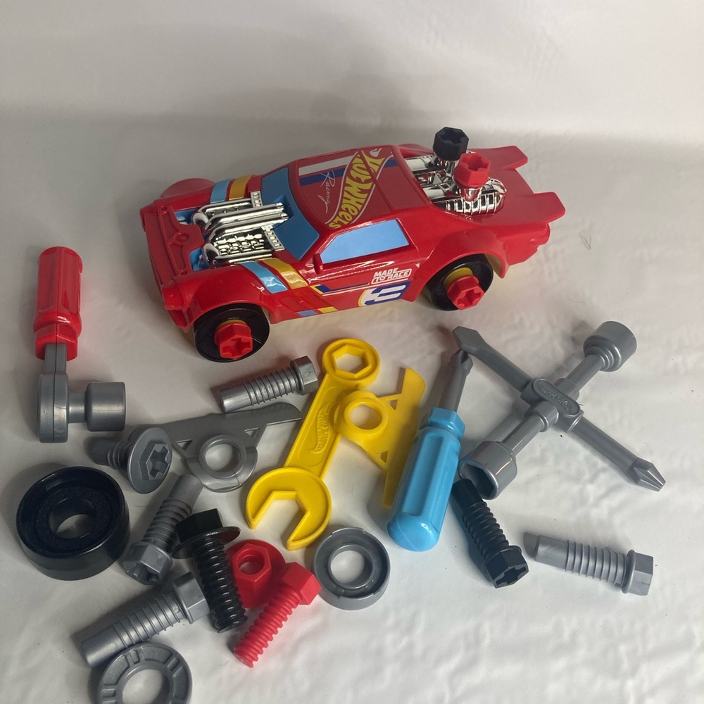 Hot Wheels Made To Race Car Red 2020 with Tools